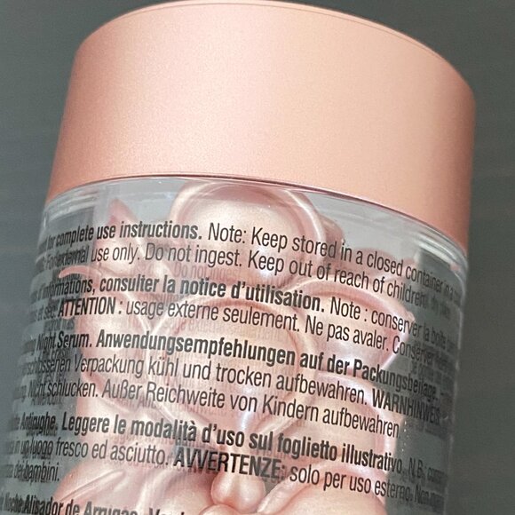 Elizabeth Arden Retinol Ceramide Capsules Line Erasing Night Serum - Picture 7 of 16